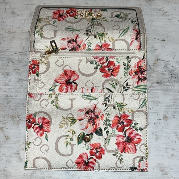 Guess floral slim wallet clutch NEW without tags! - Picture 4 of 5
